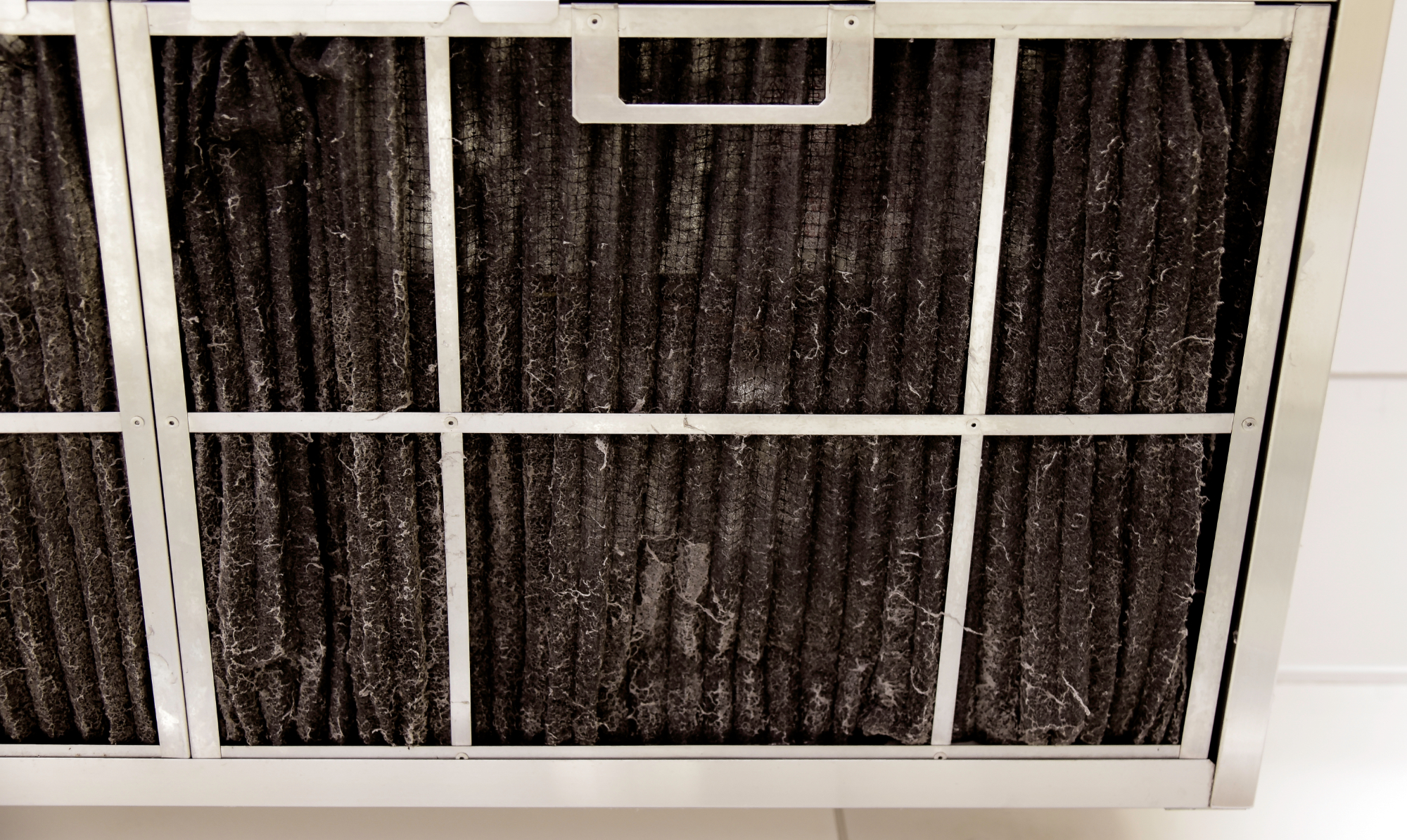 Schmutziger Filter einer Dunstabzugshaube